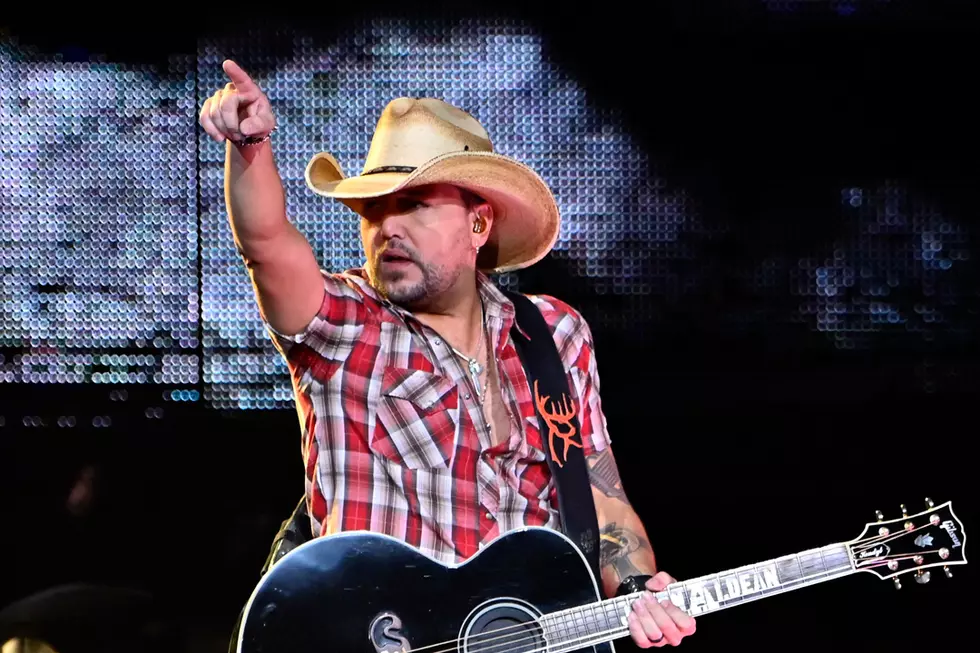 Jason Aldean Takes Family Photo at Disney World, Smacks Down Mask-Shaming Commenter