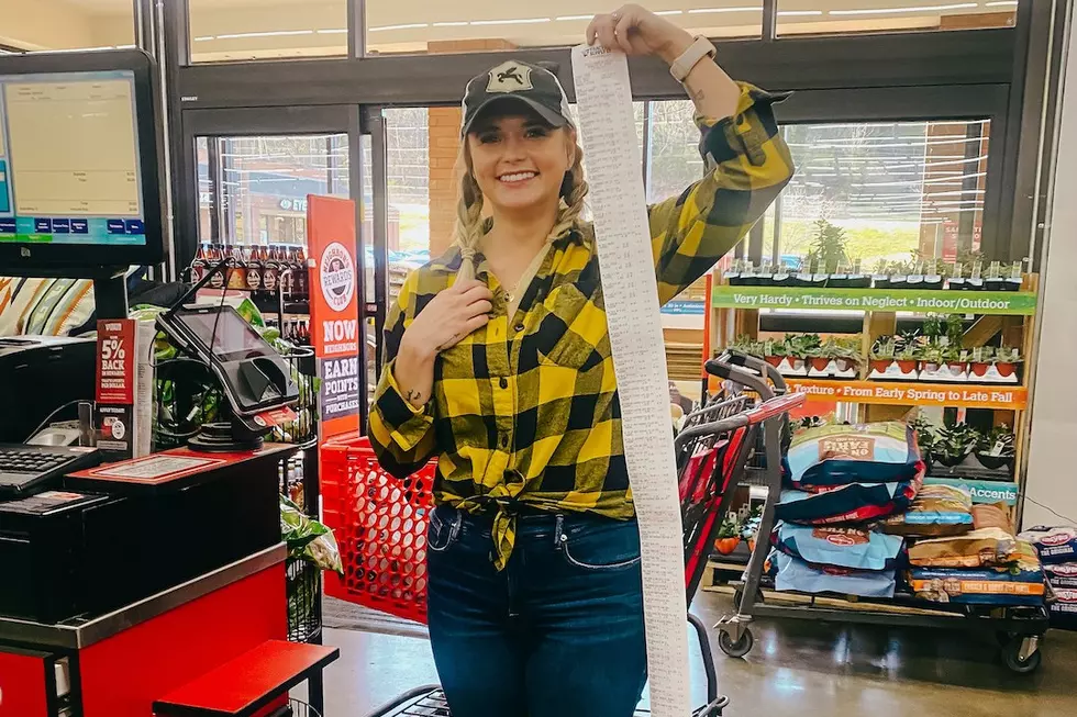 Miranda Lambert’s MuttNation Helps Special Needs Shelter Pets for the Holiday Season